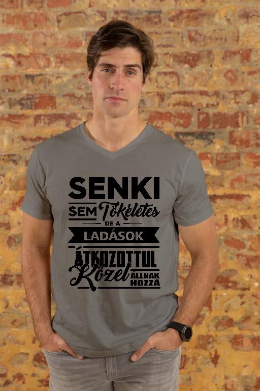 Senki sem Tökéletes de a Ladások - Lada Férfi V-nyakú Póló
