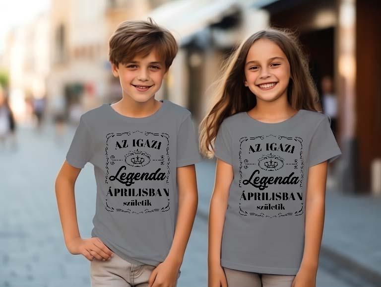 Az igazi Legenda Áprilisban születik - Születésnap Április Gyerek Környakú Póló