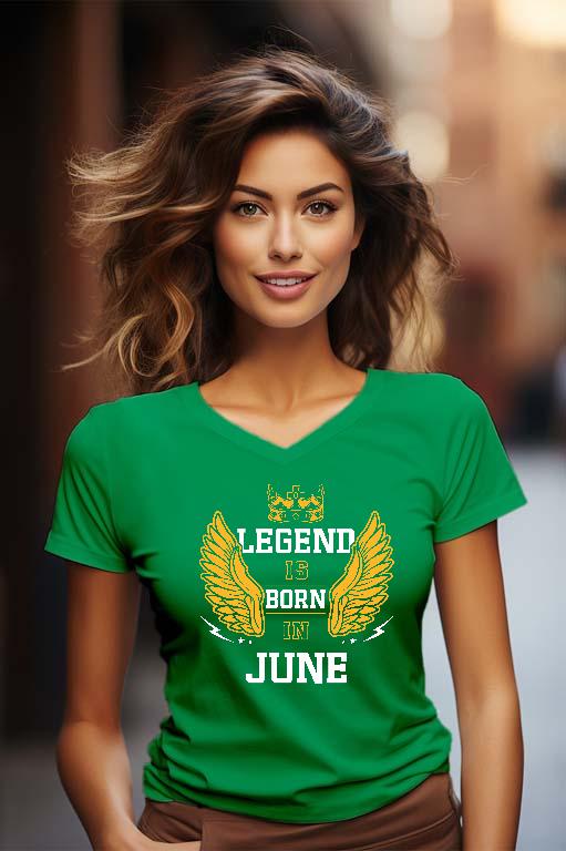 Legend is born in June - Születésnap Június Női V-nyakú Póló