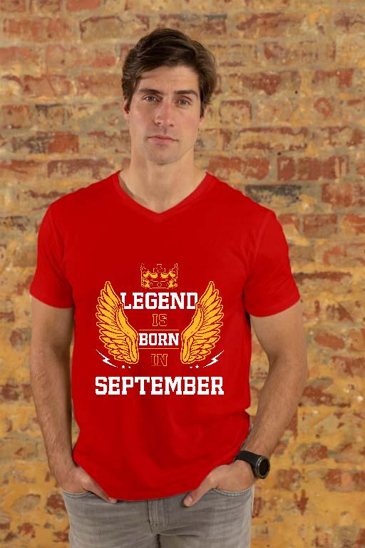 Legend is born in September - Születésnap Szeptember Férfi V-nyakú Póló