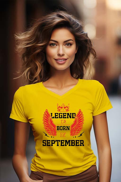Legend is born in September - Születésnap Szeptember Női V-nyakú Póló